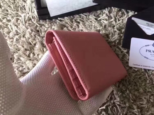 プラダ財布素材ディテール